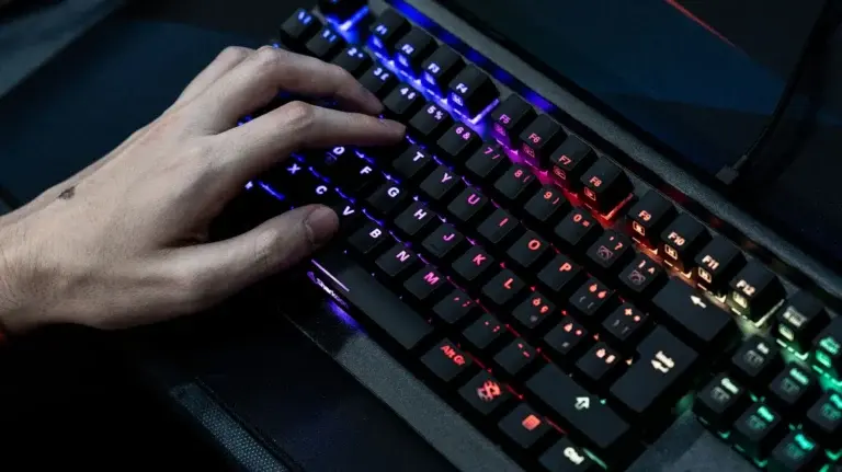 Web3 Gaming Heats Up with Bombie Airdrop, Pengu Clash, and Shiba Inu AI