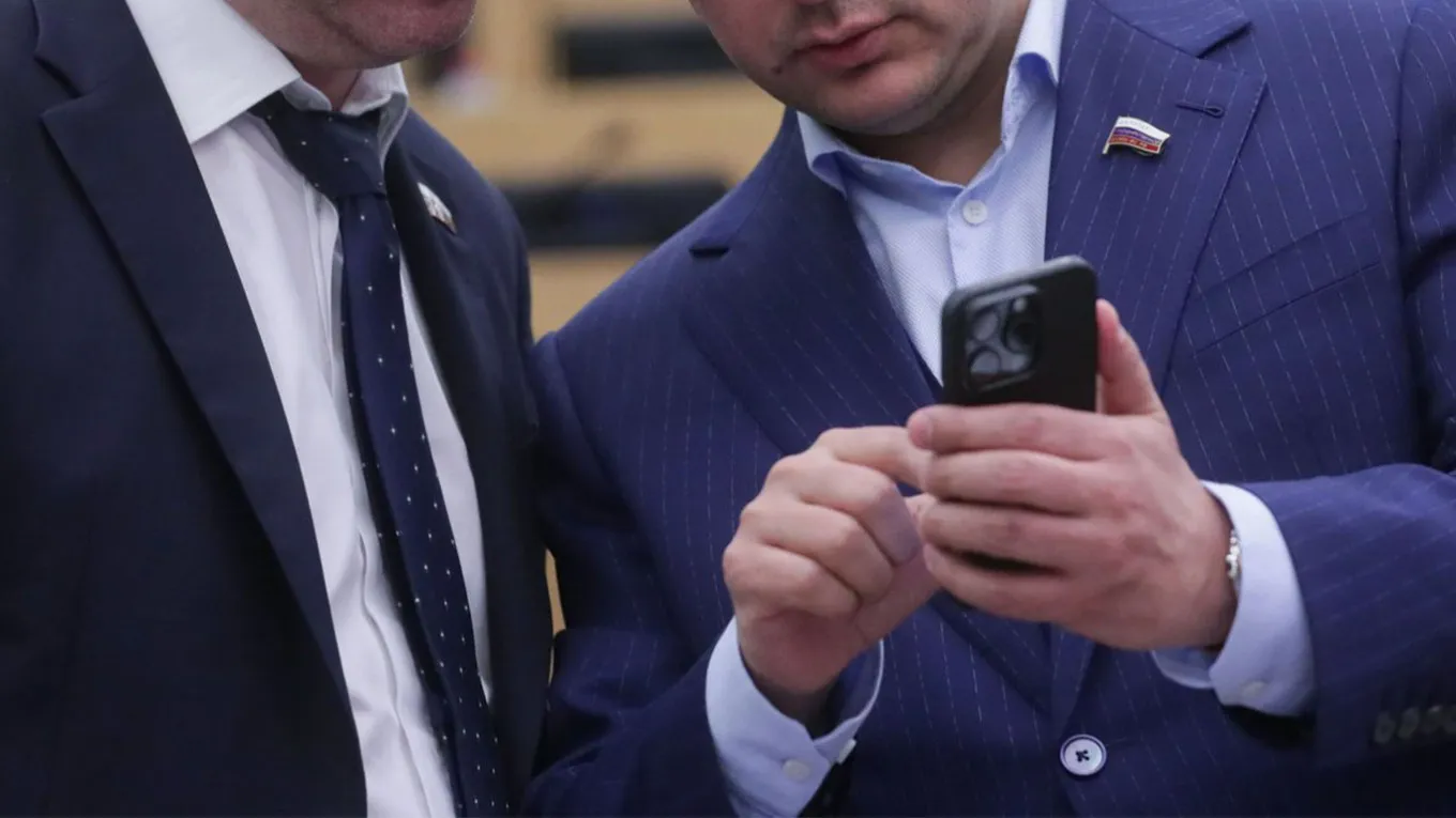 [2025.10.31] Russian lawmakers continue Telegram chats despite Kremlin push to move to MAX